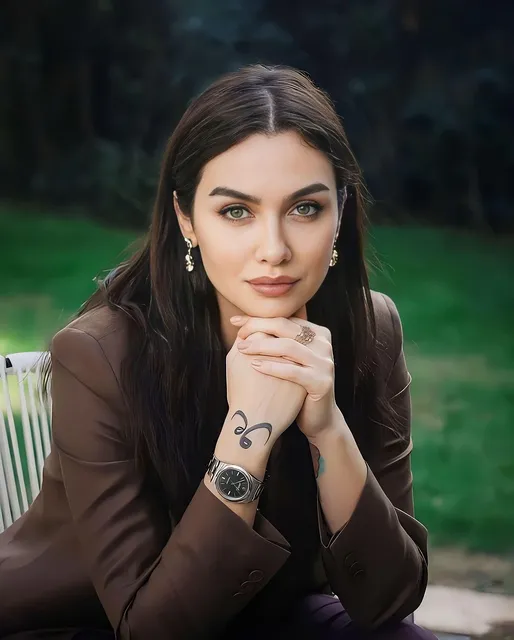 shannynsossamon15.jpg